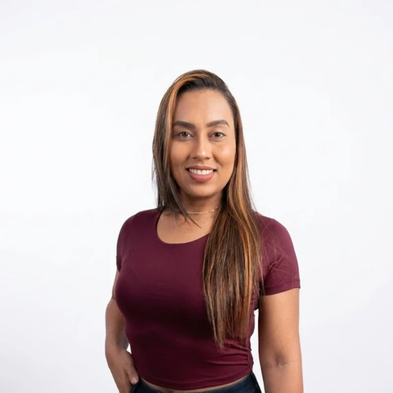 TOP CORTO (CROP TOP) EN TONO BURDEOS